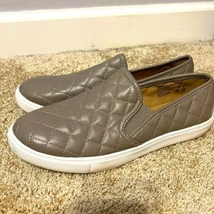 I’m selling gray ish shoes and their a size 10